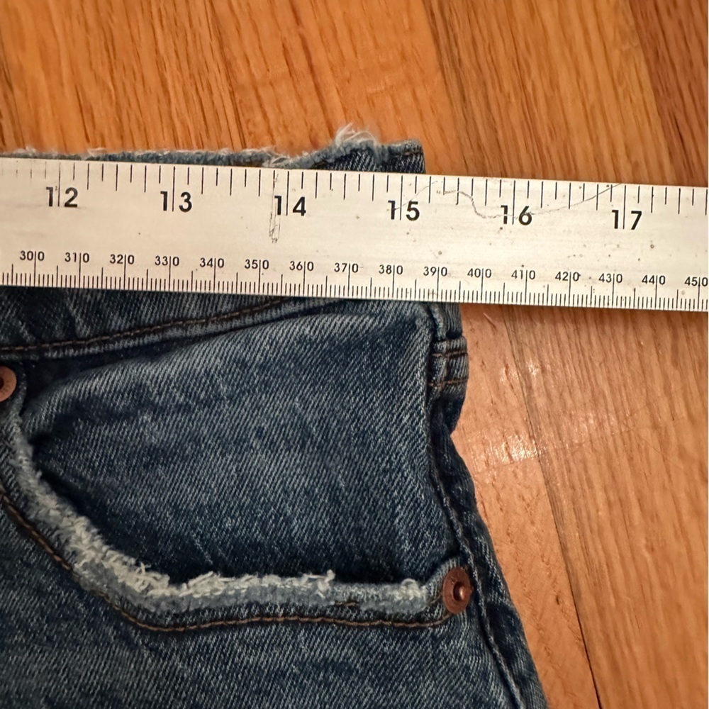 Abercrombie & Fitch Denim Distressed The Mom Shorts High Rise Size 29(b5) - Picture 11 of 11